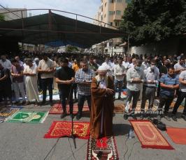 صلاة الجمعة أمام مقر الصليب الأحمر  تضامنًا مع الأسرى (42)