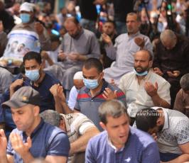 صلاة الجمعة أمام مقر الصليب الأحمر  تضامنًا مع الأسرى (34)