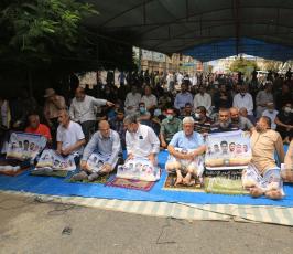 صلاة الجمعة أمام مقر الصليب الأحمر بغزة نصرة للأسرى  (8)