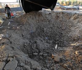 الأضرار جراء قصف الطائرات الحربية الإسرائيلية على مزرعة دواجن في مدينة رفح (2)