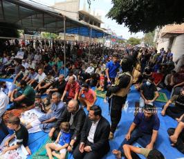 صلاة الجمعة أمام مقر الصليب الأحمر  تضامنًا مع الأسرى (16)