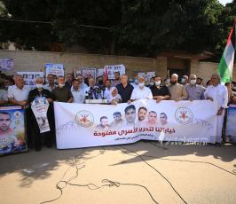 الجهاد تنظم وقفة إسنادية للأسرى أمام الصليب الأحمر بغزة (11)