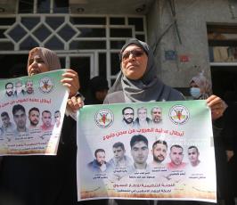العمل النسائي في غزة توزع الحلوى على ابناء شعبنا ابتهاجًا  لعملية انتزاع الحرية من سجن جلبوع (8)