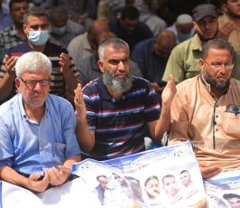 صلاة الجمعة أمام مقر الصليب الأحمر  تضامنًا مع الأسرى (33)