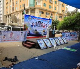 صلاة الجمعة امام مقر الصليب الاحمر بغزة تضامنا مع الاسرى (19)