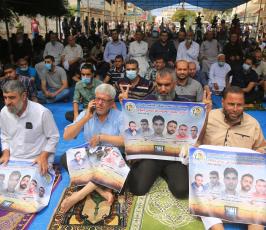 صلاة الجمعة أمام مقر الصليب الأحمر بغزة نصرة للأسرى  (9)