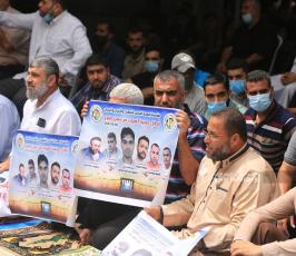 صلاة الجمعة أمام مقر الصليب الأحمر بغزة نصرة للأسرى  (7)