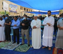 صلاة الجمعة امام مقر الصليب الاحمر بغزة تضامنا مع الاسرى (26)