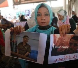 بالصوراعتصام اهالى الأسرى الأسبوعي أمام مقر الصليب الأحمر بغزة (5)