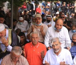 صلاة الجمعة أمام مقر الصليب الأحمر  تضامنًا مع الأسرى (32)