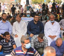 صلاة الجمعة أمام مقر الصليب الأحمر بغزة نصرة للأسرى  (3)