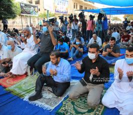 صلاة الجمعة امام مقر الصليب الاحمر بغزة تضامنا مع الاسرى (21)