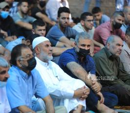  صلاة الجمعة أمام الصليب الاحمر بغزة نصرة لـ أسرى الجهاد المضربين عن الطعام  (1)