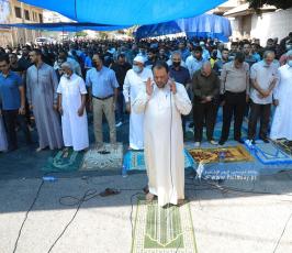  صلاة الجمعة أمام الصليب الاحمر بغزة نصرة لـ أسرى الجهاد المضربين عن الطعام  (21)