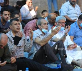  صلاة الجمعة أمام الصليب الاحمر بغزة نصرة لـ أسرى الجهاد المضربين عن الطعام  (2)
