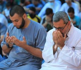 صلاة الجمعة أمام الصليب الاحمر بغزة نصرة لـ أسرى الجهاد المضربين عن الطعام  (35)