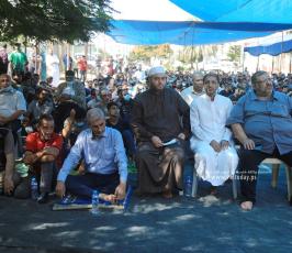  صلاة الجمعة أمام الصليب الاحمر بغزة نصرة لـ أسرى الجهاد المضربين عن الطعام  (14)