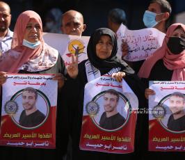 خيمة الاضراب التي تقيمها لجنة الاسرى لليوم الثاني على التوالي امام مقر الصليب  (11)