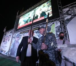 القائد الجعبرى يتسلم درع سيف القدس من عائلة الشهيد بهاء ابو العطا (6)