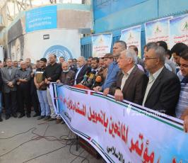 وقفة فصائلية واللجنة المشتركة للاجئين أمام البوابة الغربية للوكالة بغزة (3)