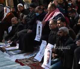 صلاة الجمعة أمام مقر الصليب الأحمر نصرة للأسرى (6)