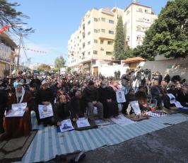 صلاة الجمعة أمام مقر الصليب الأحمر نصرة للأسرى (17)