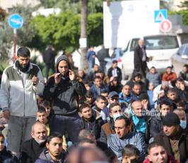 صلاة الجمعة أمام مقر الصليب الأحمر نصرة للأسرى (4)