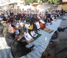 صلاة الجمعة أمام مقر الصليب الأحمر نصرة للأسرى (13)