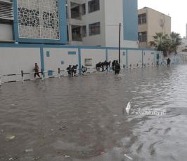 طلاب المدارس  خلال المنخفض الجوى (2)