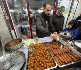  العوامة .. الحلوى الدافئة التي تُرافق شتاء الغزيين (2)