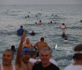 سباحة فى بحر  قطاع غزة (2)