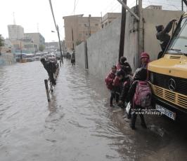 طلاب المدارس  خلال المنخفض الجوى (1)