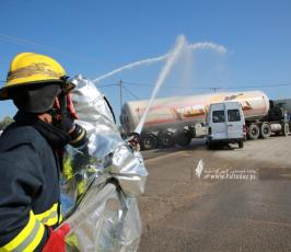 مناورة للدفاع المدني بغزة تحاكي التعامل مع المواد الخطرة الغاز المنزلي (2)