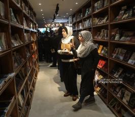  مكتبة سمير منصور أحد أكبر المكتبات في قطاع غزة (3)