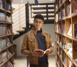  مكتبة سمير منصور أحد أكبر المكتبات في قطاع غزة (24)