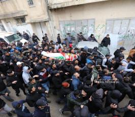 جثمان الشهيد علاء شحام لمثواه الأخير في مخيم قلنديا شمال القدس (7)