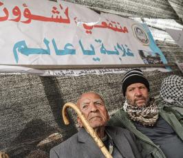 منتفعو الشؤون الاجتماعية ينصبون خيمة أمام مقر المندوب  السامي بغزة للمطالبة بصرف مستحقاتهم (5)