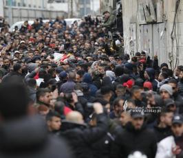 جثمان الشهيد علاء شحام لمثواه الأخير في مخيم قلنديا شمال القدس (14)