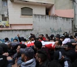 جثمان الشهيد علاء شحام لمثواه الأخير في مخيم قلنديا شمال القدس (5)