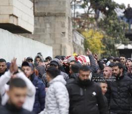 جثمان الشهيد علاء شحام لمثواه الأخير في مخيم قلنديا شمال القدس (2)