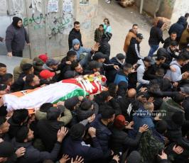 جثمان الشهيد علاء شحام لمثواه الأخير في مخيم قلنديا شمال القدس (3)