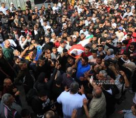 الشهيد محمد زكارنة ( 17 عاماً ) إلى مثواه الأخير (2)
