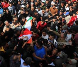 الشهيد محمد زكارنة ( 17 عاماً ) إلى مثواه الأخير (4)