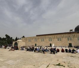 صلاة الجمعة الأولى من شهر رمضان في المسجد الاقصى المبارك (7)