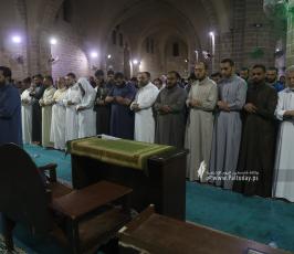 آلاف الفلسطينيين يحيونليلة القدرفي المسجد العمري بغزة (3)