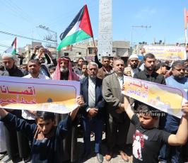 جماهير غفيرة من خان يونس تخرج في مسيرات دعت لها الفصائل الفلسطينية دعماً ونصرة للقدس والأقصى (2)