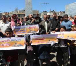 جماهير غفيرة من خان يونس تخرج في مسيرات دعت لها الفصائل الفلسطينية دعماً ونصرة للقدس والأقصى (9)