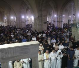 آلاف الفلسطينيين يحيونليلة القدرفي المسجد العمري بغزة (7)