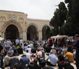 صلاة الجمعة الأولى من شهر رمضان في المسجد الاقصى المبارك (9)