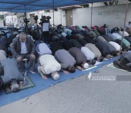 الجهاد تقيم صلاة الجمعة تضامنا مع الاسير المضرب عن الطعام خليل العواودة (12)